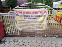 Sekolah disegel oleh warga, anak SD numpang belajar dibeberapa rumah warga dijeneponto