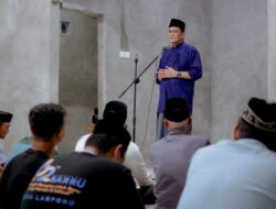 Malam Kedua Ramadhan, Bupati Barru Suardi Saleh Shalat Tarawih di Masjid Padangloang Balusu