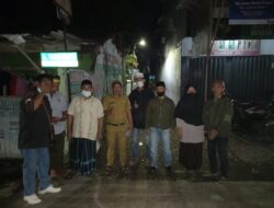Pantau Keamanan Wilayah Setelah Shalat Tarwih, Lurah dan Pj Ketua RW-RT Telusuri Lorong Teuku Umar Kaluku Bodoa