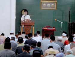 Malam Kedelapan Ramadhan , Bupati Barru Shalat Tarawih di Mesjid Agung