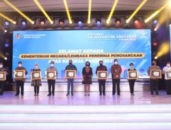 Kemendagri Terima Penghargaan K/L Berkinerja Sangat Baik dalam Pengelolaan Anggaran 2021 Kategori Pagu Sedang