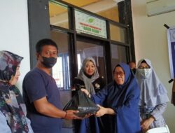 Direktur PPO Daun Hijau Hj.Rostina Berbagi Kebaikan di Bulan Ramadhan