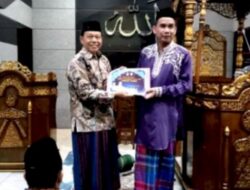 Ketua DPRD Makassar Serahkan Bantuan Hibah dari Pemkot di Masjid Taqwa
