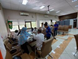 Gandeng Puskesmas Karuwisi, Sejumlah Pegawai Dinas PU Makassar Disuntik Vaksin Booster