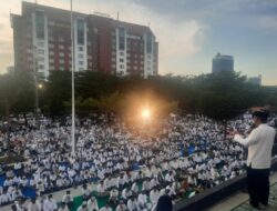 Wali Kota Danny Tutup Salat Subuh Berjamaah dengan Berbagi Paket hingga Doorprize Motor, Sepeda, TV