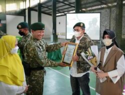 Danny Pomanto dan Indira Jusuf Ismail Dikukuhkan Sebagai Warga Kehormatan Divif 3 Kostrad