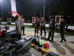 Dukung Tugas Polri Lakukan Pengaturan Lalin, Polres Pasangkayu Pantau arus mudik depan Posyan Bundaran Smart