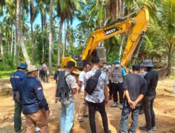 Personil Gabungan Polres Loteng dan BKSDA Loteng Lakukan Penertiban Tambang Emas Ilegal di Desa Prabu*