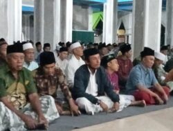 Ratusan Jamaah Majlis Ta’lim Yayasan Darul Muhajirin Memadati Mushalla Pondok Pesantren Darul Muhajirin Praya