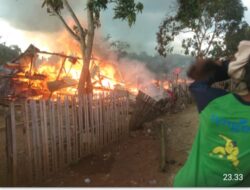 Lima Unit Rumah Panggung di Kelurahan Nitu Kota Bima Terbakar