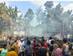 Diduga Akibat Konsleting Listrik Sebuah Rumah di Desa Barebali Dilalap Sijago Merah*