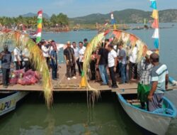 Gubernur NTB Menutup Acara Sandeka Dilaok di Desa Labuhan Lalar KSB