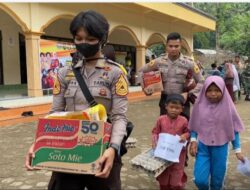 Kegiatan Bakti Sosial Jumat berkah Satlat 4 Kijang Latsitardanus XLII-2022 di Batulayar, Warga Merasa Terbantu*