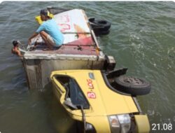 Mobil Box Milik Alfamart, Masuk Laut Tikungan Jenamawa Kota Bima