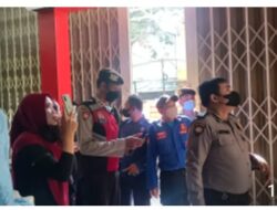 Sigap Sat Sabhara Polresta Mataram Tangani Korsleting Listrik, Toko Top Fashion Nyaris Terbakar