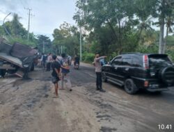 Diduga Akibat Rem Blong Mobil Dump Truck Bermuatan Pasir mengalami Kecelakaan Tunggal*