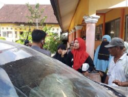 Sebuah Minibus hantam tembok sekolah di Lombok Tengah, Polsek Jonggat Bantu Evakuasi*