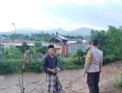 Hujan Deras, Polsek Gunungsari Pantau Peningkatan Debit Air Sungai Meninting