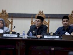 Hadiri Rapat Paripurna DPRD Makassar, Wali Kota Danny Tekankan Penanganan Anjal