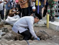 Wali Kota Danny Lakukan Peletakan Batu Pertama Rehabilitasi Masjid PN Makassar