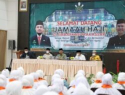 Lepas Calon Jemaah Haji, Sekda Kota Makassar Ingatkan Tetap Memperhatikan Kesehatan