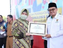 Peringatan Hari TB Sedunia, Indira Jusuf Ismail Beri Penghargaan Bagi Puskesmas Terbaik