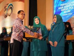 Ketua TP PKK Ujung Tanah Hadiri dan Meriahkan Peringatan Hari Kesatuan Gerak PKK Ke-50 Tahun