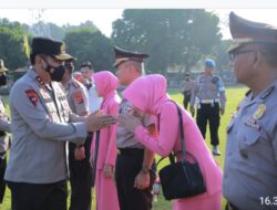 Kapolda NTB Pimpin  Upacara Kenaikan Pangkat Ratusan Personel Polri dan PNS Polri