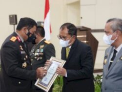 Wali Kota Danny Dapat Penghargaan dari Polda Sulsel di HUT Bhayangkara