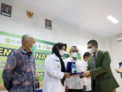 Peduli Kesehatan Lingkungan dari Lorong, Wali Kota Danny Raih Penghargaan HAKLI