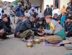 Kapolda NTB Diberi Penghargaan Gelar Adat Oleh Masyarakat Adat Sembalun Lombok Timur