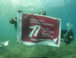 Semarakkan HUT RI ke -77 Waka Polres Lotara Pimpin Pengibaran Merah Putih di Dasar Laut*