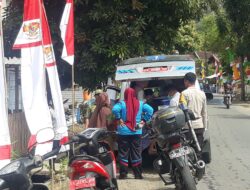 Bhabinkamtibmas Desa Seminar Salit KSB Dampingi UPTD Puskesmas Vaksinasi Keliling Gunakan Ambulance