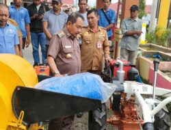 Bupati Pasangkayu Serahkan Secara Simbolis Bantuan Alat Mesin Pertanian ke Kapoktan