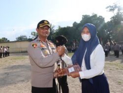 Lawan Jambret, Sri warga Batujai Terima penghargaan dari Kapolres Loteng*