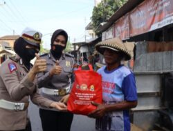 Meriahkan HUT Ke 74, Polwan Polda NTB Laksanakan Bakti Sosial