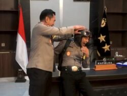 Geregetan, Kapolda NTB Pukul Kepala Babin Viral Sambil Terbahak-bahak