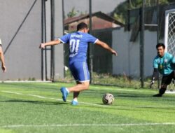 Jajal Lapangan Pelita Kasih, Wali Kota Danny Berhasil Cetak 5 Gol