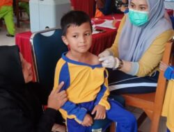 Siswa UPT SPF SDN Parinring Makassar Laksanakan Bulan Imunisasi Anak Nasional 2022