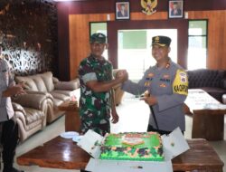 Dirgahayu TNI ke 77,Kapolres KSB Bersama PJU Berikan Surprise Kepada Anggota Kodim 1628 / Sumbawa Barat