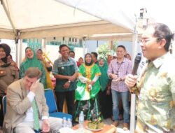 Walikota Makassar Didampingi Camat Ujung Tanah Kunjungi Lorong Wisata Milan Kelurahan. Totaka