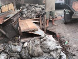 Lurah Tabaringan Bersama Tim Satgas PU Kota Makassar Bersihkan Drainase