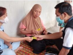 Sidokkes Polres Lombok Tengah Laksanakan Bhakti Sosial Bagi Warga Terdampak Banjir
