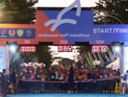 Tim Medis Dinas Kesehatan Kota Makassar Siaga di Half Marathon 2022