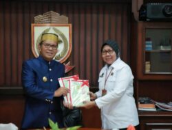 Badan Pertanahan Nasional (BPN) Serahkan 9 Sertifikat Ke Pemerintah Kota Makassar