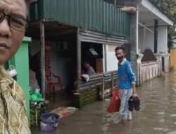 UPT SPF SMP Negeri 51 Makassar Kunjungi Warga Korban Banjir dan Berikan Bantuan