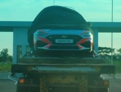 Personil Brimob Polda NTB, Amankan Dan Kawal Kedatangan Logistik WSBK