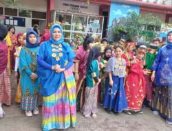 Ramaikan Peringatan HUT Kota Makassar Ke-415 UPT SPF SDI Mongisidi, Kenakan Baju Adat
