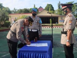 Kapolres Polman Pimpin Upacara Penyamatan Tanda Jabatan dan pengukuhan Kabag Log Polres Polman
