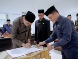 Bupati Barru dan Ketua DPRD Menandatangani Persetujuan Pengesahan APBD TA 2023